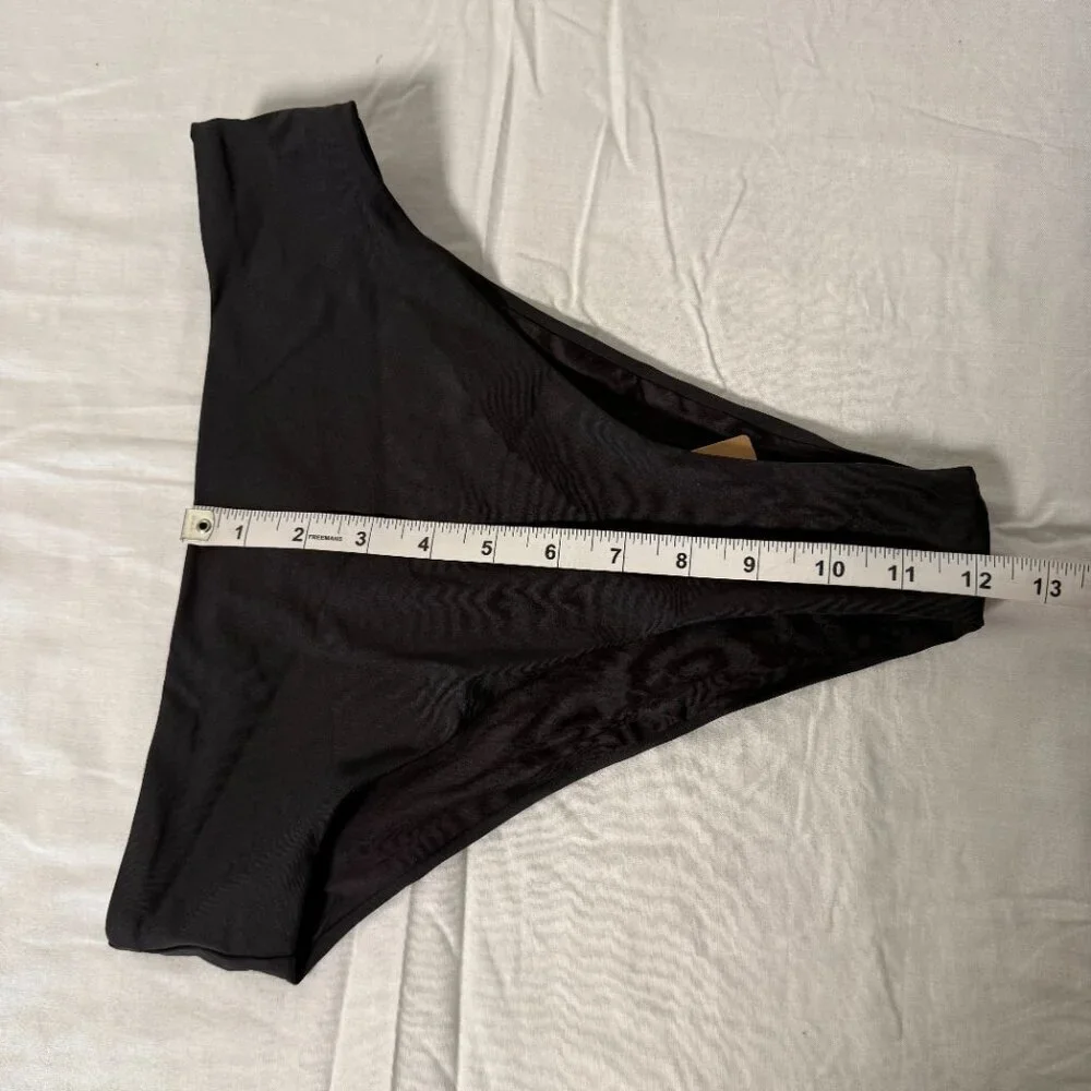 SKIMS Swim Mid Waist Bottom Onyx Size Medium NWT and Liner